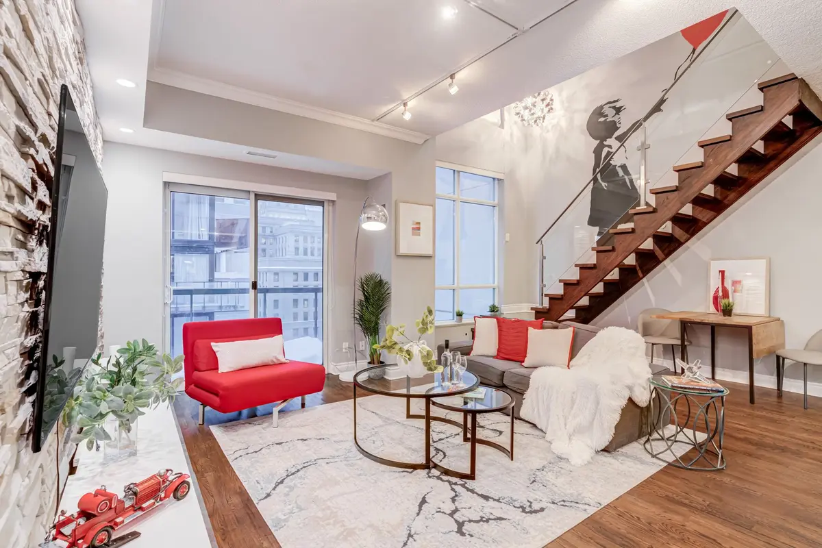 Toronto C01, ON M5H 4C9,168 Simcoe ST #PH1