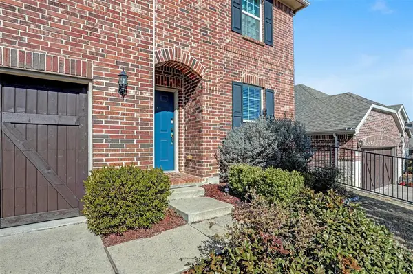 208 Copper Canyon Drive, Lewisville, TX 75067