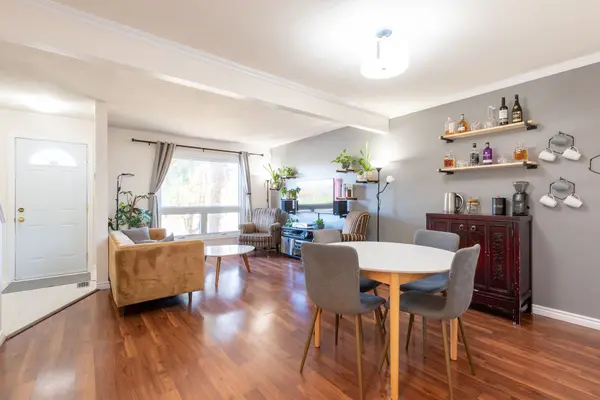 55E Foxfield DR, Barrhaven, ON K2J 1L7