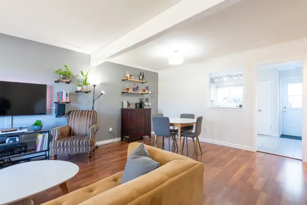 55E Foxfield DR, Barrhaven, ON K2J 1L7