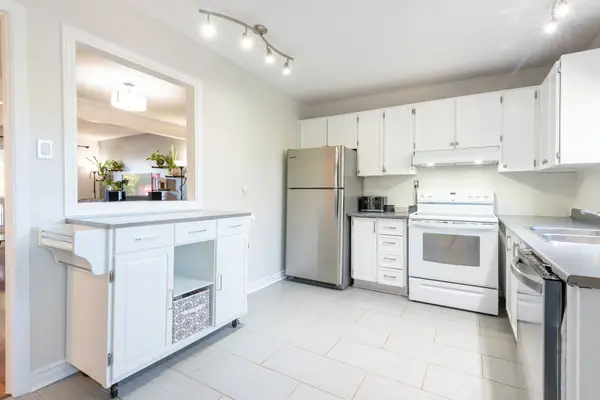 55E Foxfield DR, Barrhaven, ON K2J 1L7