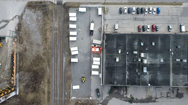 353 Nash RD N, Hamilton, ON L8H 7P4