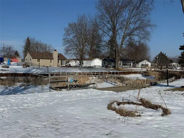 336 Twin Lake RD, Tobacco Township, MI 48612