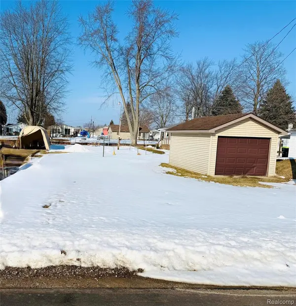 336 Twin Lake RD, Tobacco Township, MI 48612