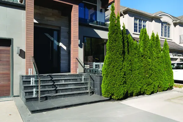 3425 Lakeshore RD W, Oakville, ON L6L 0A3