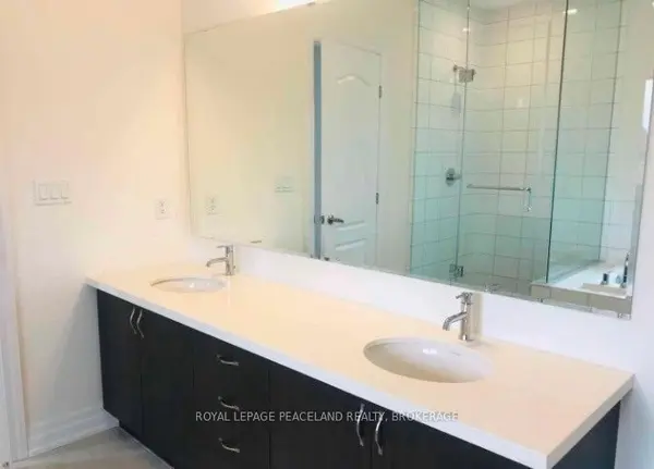 Aurora, ON L4G 3X2,19 Botelho CIR