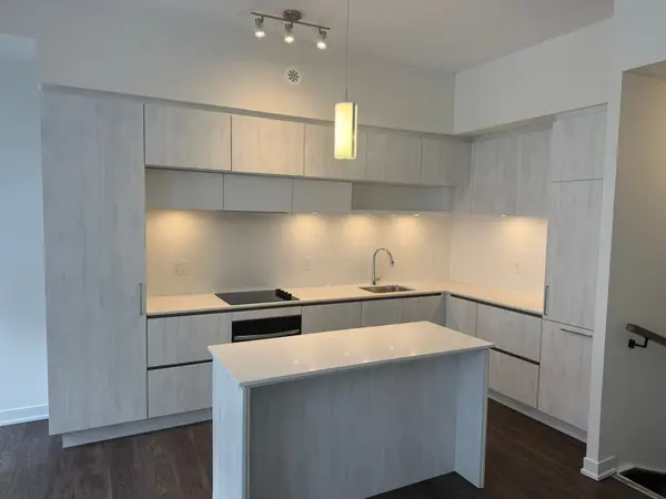 10 David Eyer RD #TH 1236, Richmond Hill, ON L4S 0N1