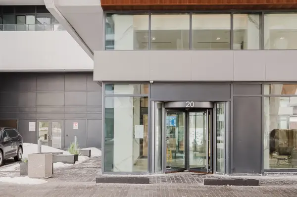 Toronto W06, ON M8V 0C7,20 SHORE BREEZE DR #3905