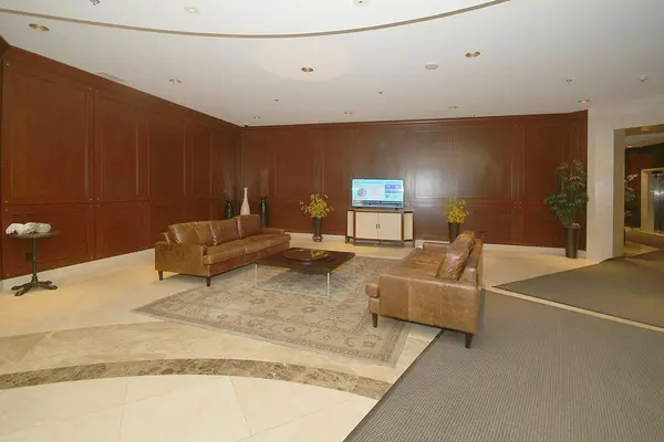 200 Rideau ST #702, Lower Town - Sandy Hill, ON K1N 5Y1