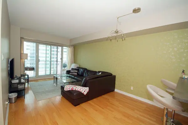 200 Rideau ST #702, Lower Town - Sandy Hill, ON K1N 5Y1