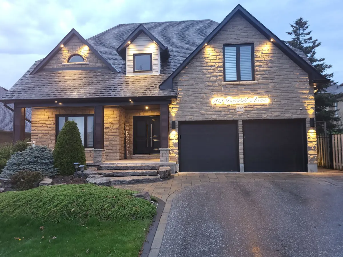 102 Dawnhill AVE, Oshawa, ON L1J 8G4