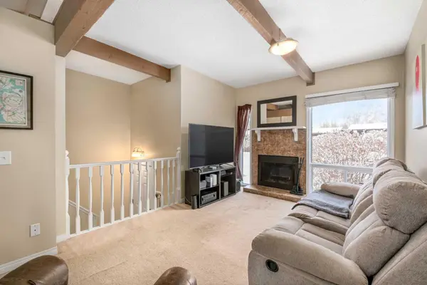 104 Rundlewood LN NE, Calgary, AB T1Y 1Z2