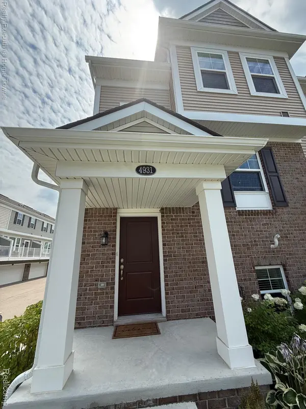 4931 Treeside LN, Troy, MI 48098