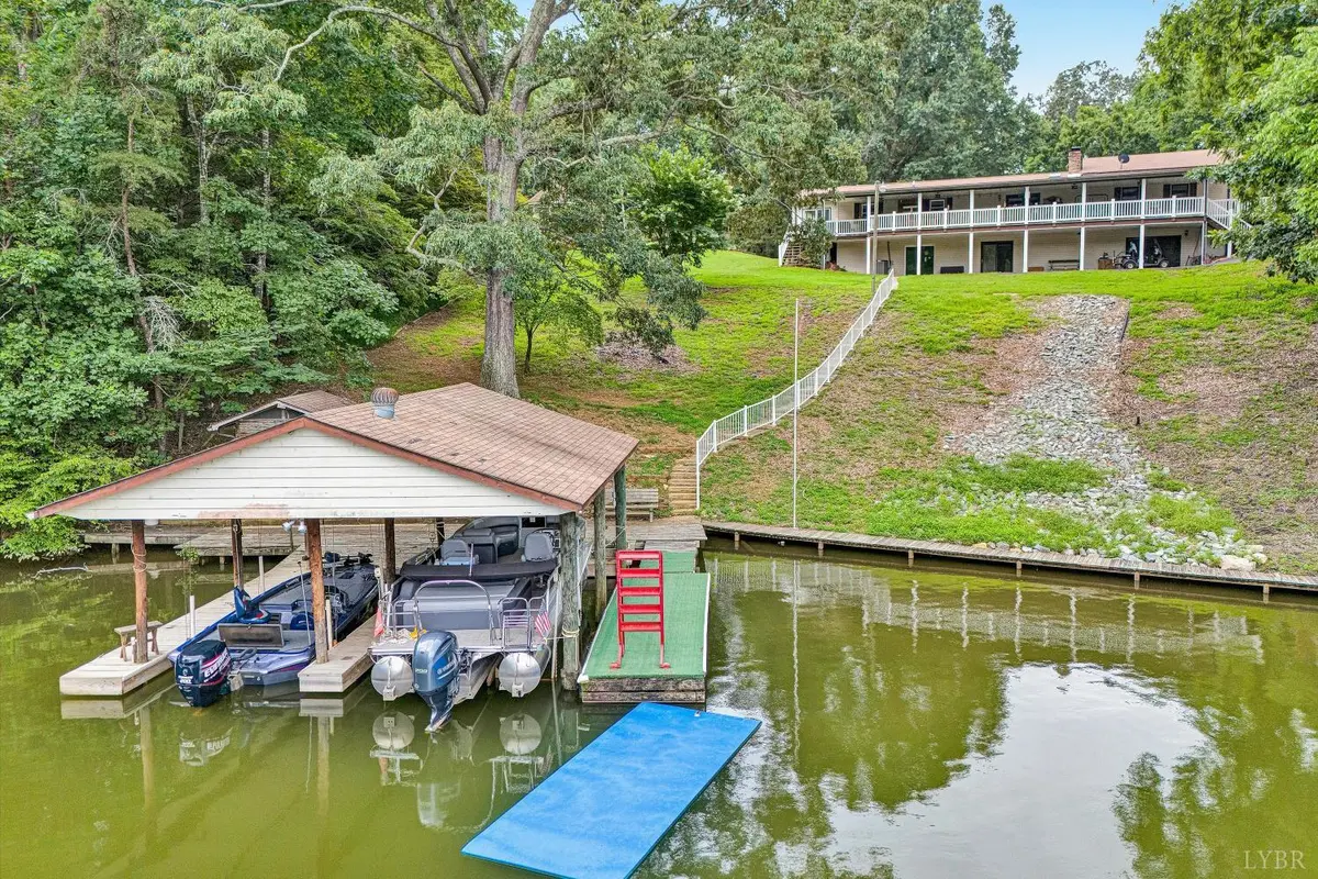 154 Brooks Point LN, Union Hall, VA 24176