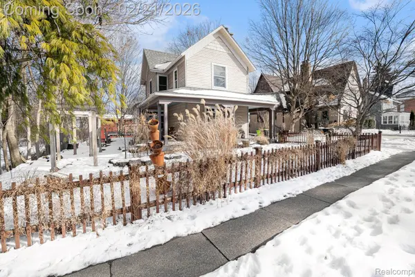 825 S Leroy ST, Fenton, MI 48430