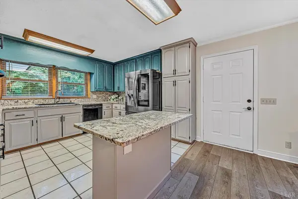 154 Brooks Point LN, Union Hall, VA 24176