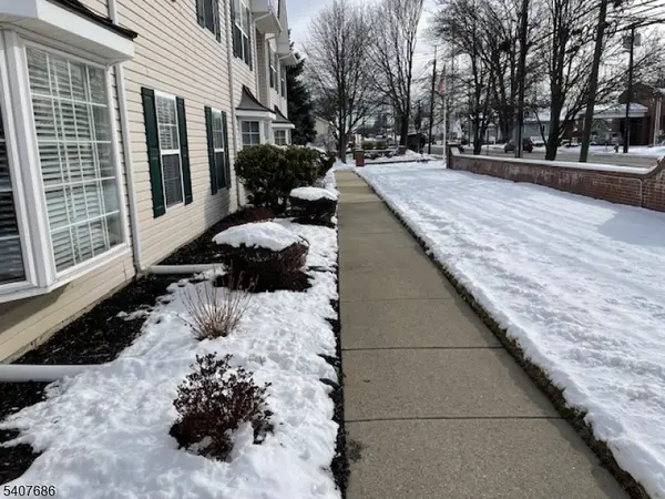 35 Chanda Ct, Clifton City, NJ 07012