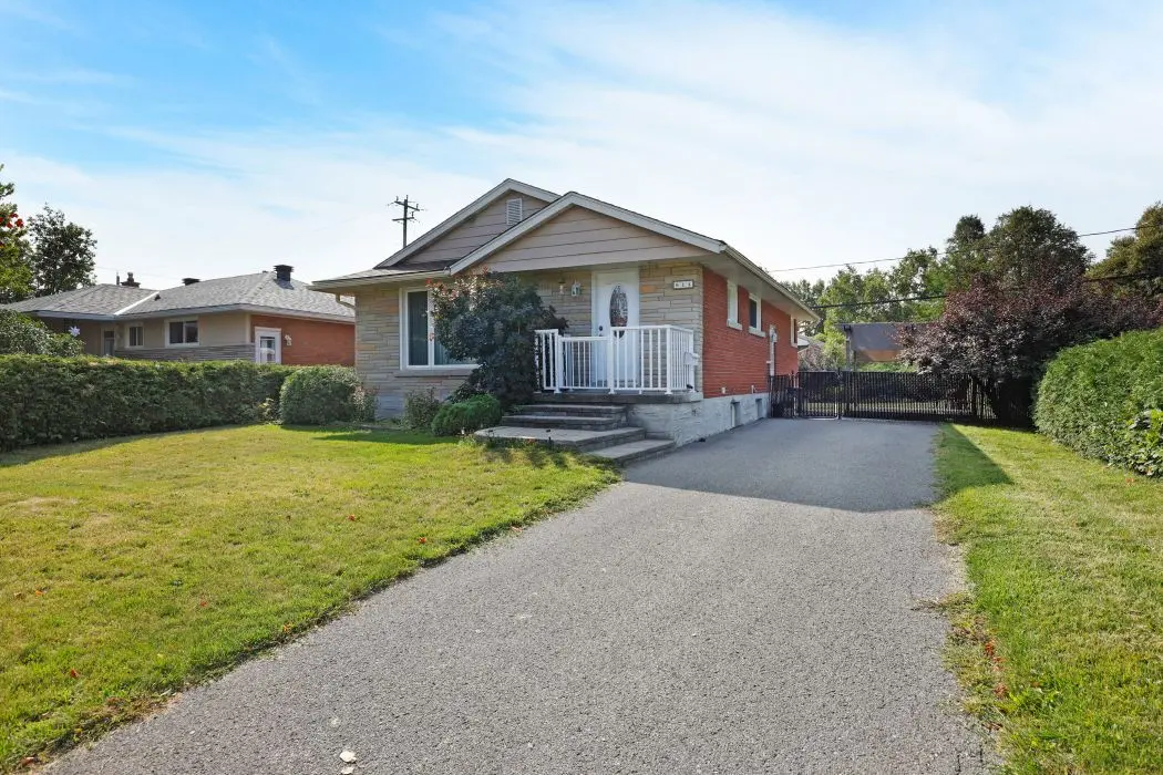 Elmvale Acres And Area, ON K1G 1Y9,814 Pleasant Park RD #A