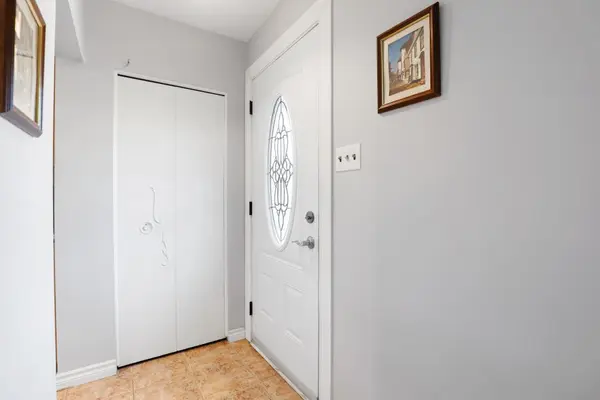 Elmvale Acres And Area, ON K1G 1Y9,814 Pleasant Park RD #A