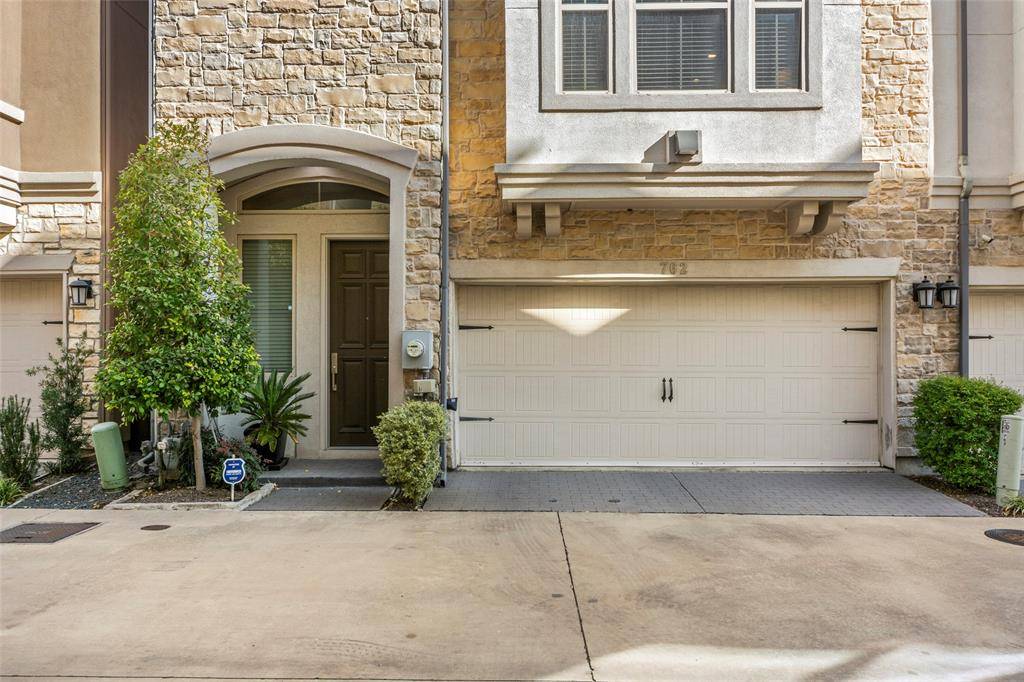 762 Lacey Oaks Place, Dallas, TX 75204