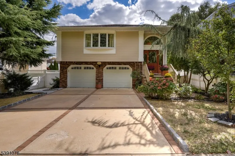 204 Gilbert Ave, Elmwood Park Boro, NJ 07407