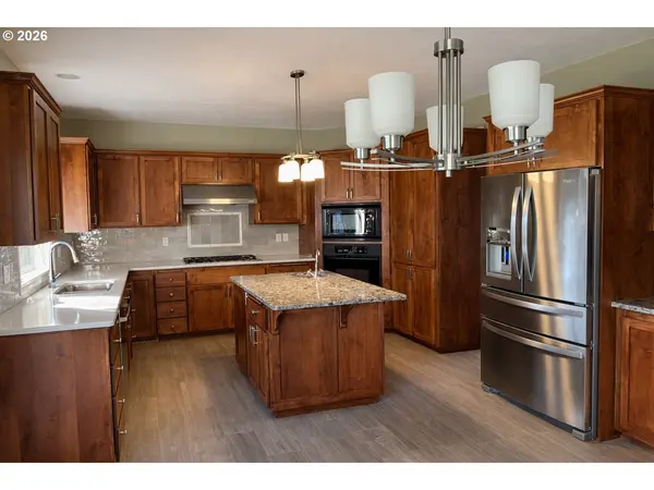 817 RIVER KNOLL WAY, Springfield, OR 97477