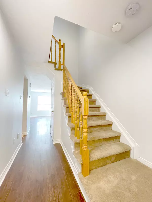 Alta Vista And Area, ON K1G 6M5,27 SANTA CRUZ Private