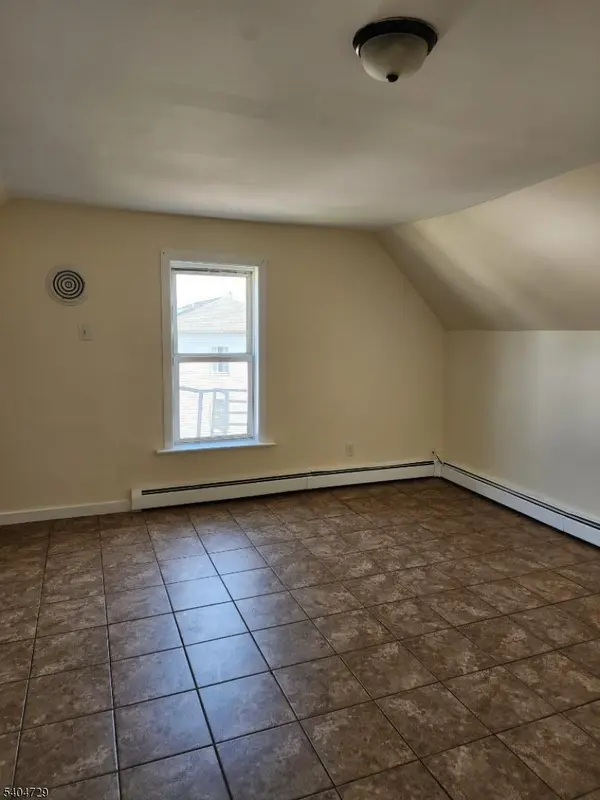 239 Magnolia Ave, Elizabeth City, NJ 07206