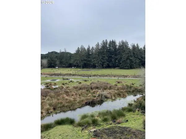 922 FERN PL, Reedsport, OR 97467