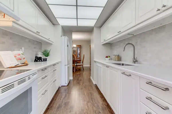 Aurora, ON L4G 6H7,14924 Yonge ST #115