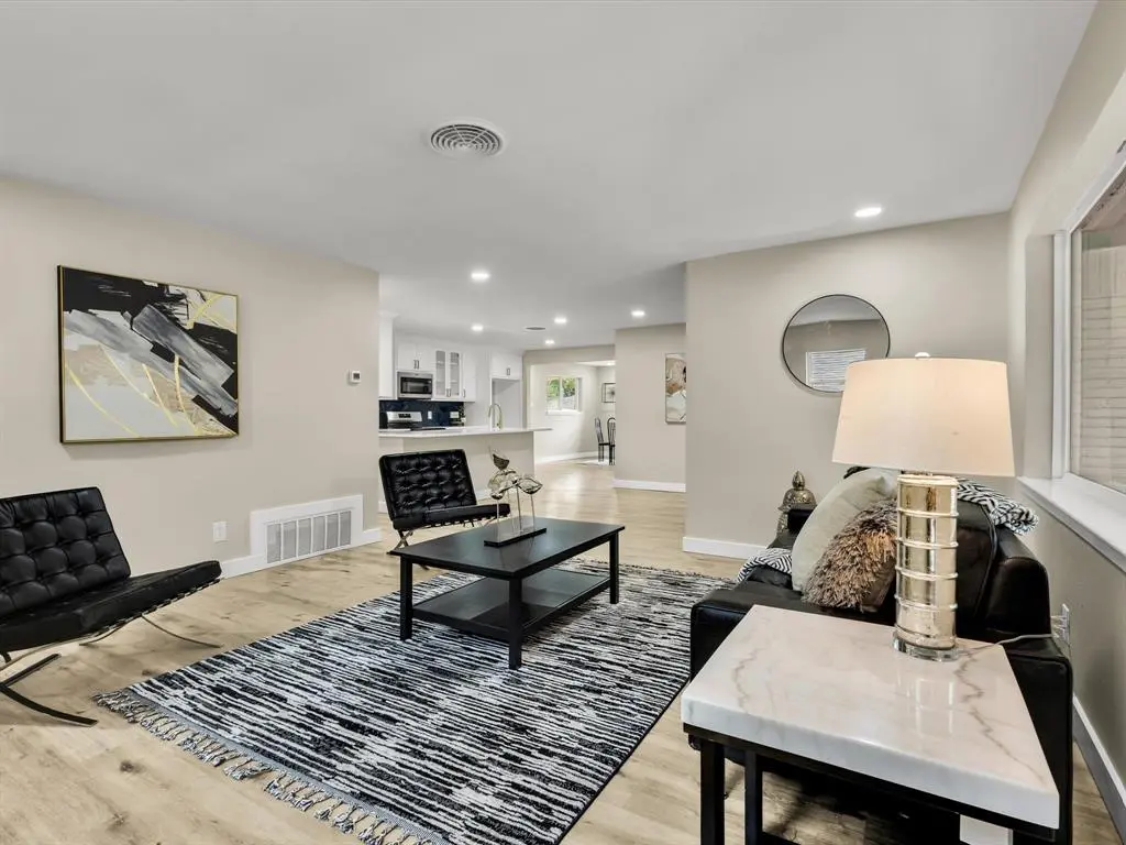 6005 Saint Johns Lane, Fort Worth, TX 76114