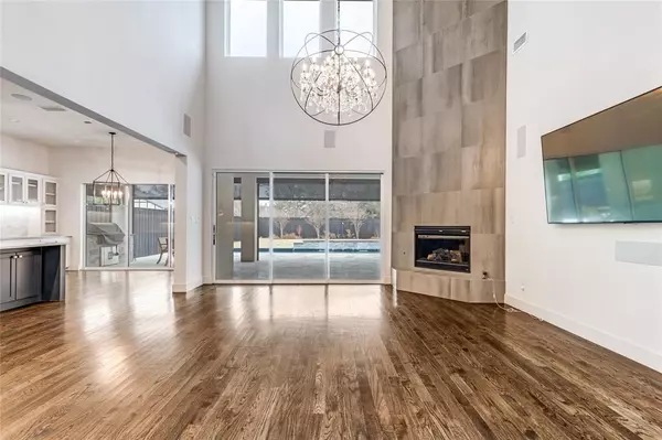 Dallas, TX 75240,6921 Valley View Lane