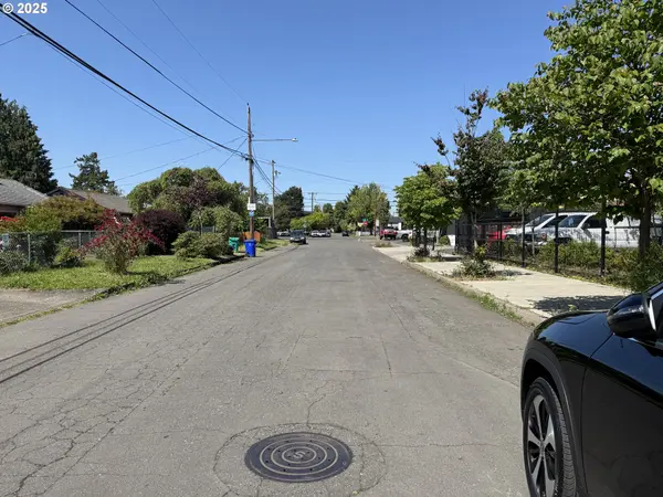 Portland, OR 97266,8305 SE RHONE ST