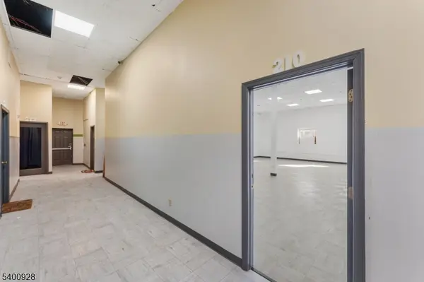 43 Merchant St, Newark City, NJ 07105