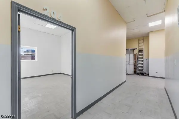 43 Merchant St, Newark City, NJ 07105