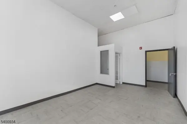 43 Merchant St, Newark City, NJ 07105