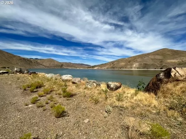 Huntington, OR 97907,32214 SNAKE RIVER RD