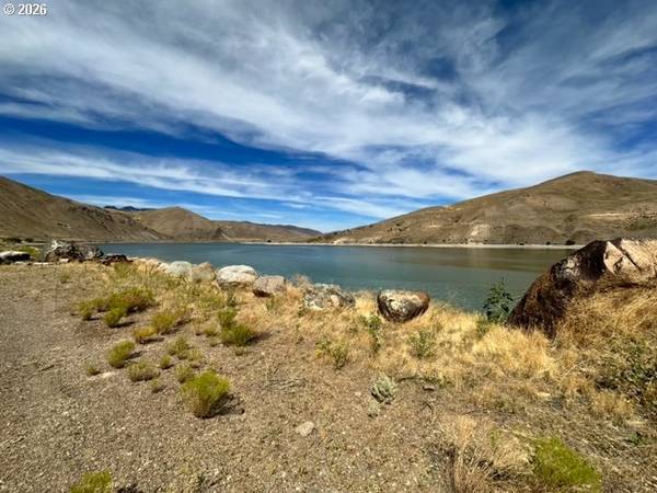 32214 SNAKE RIVER RD, Huntington, OR 97907