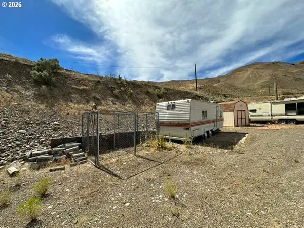 32214 SNAKE RIVER RD, Huntington, OR 97907