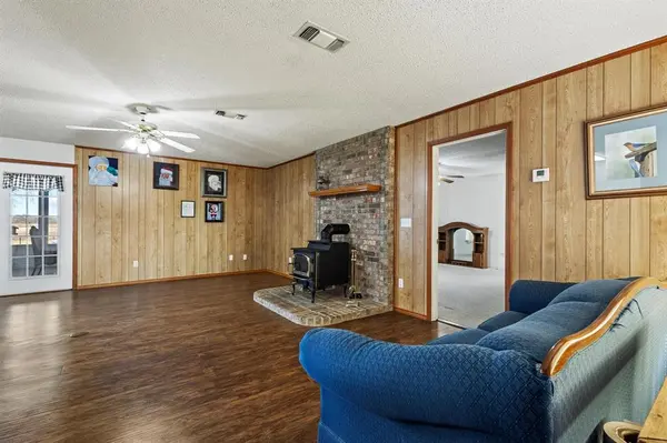 1858 Farm Road 1506, Paris, TX 75460