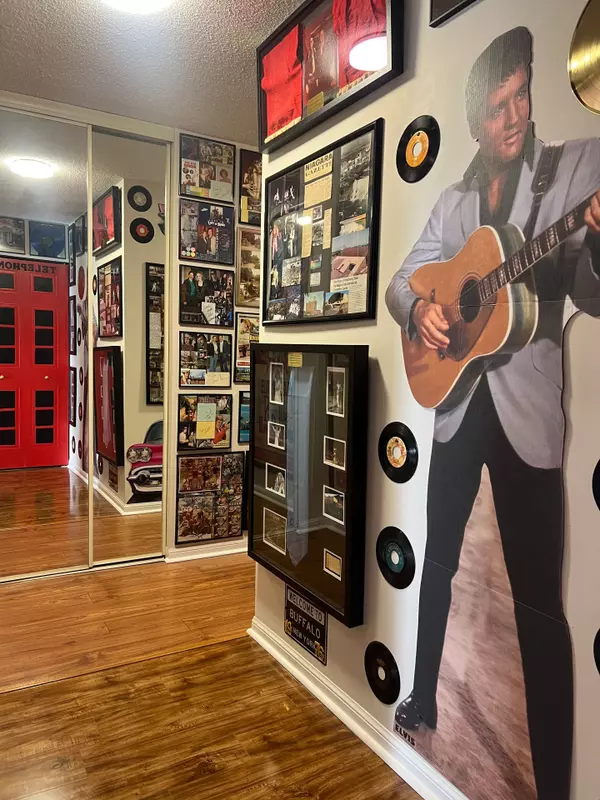 Barrie, ON L4N 7R6,75 Ellen ST #1101