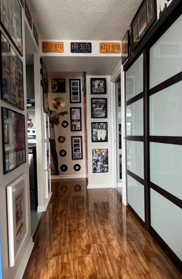 Barrie, ON L4N 7R6,75 Ellen ST #1101