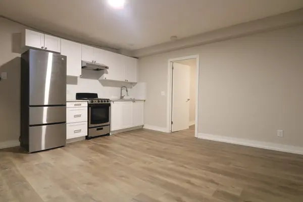 903-909 Main ST E, Hamilton, ON L8M 1M6