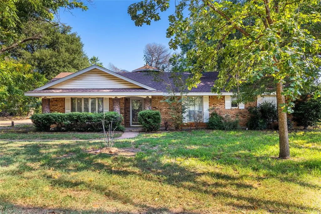 2405 Meadow Lane, Grand Prairie, TX 75050