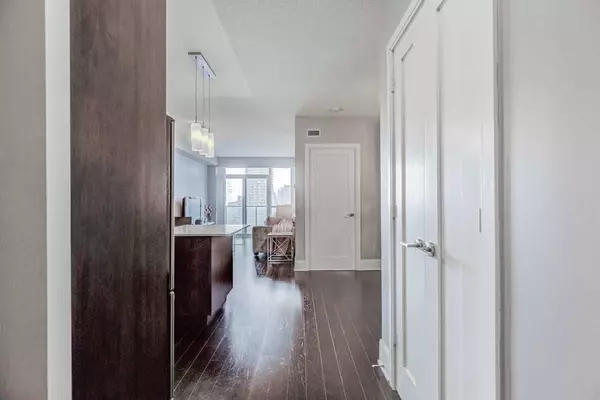 Toronto C10, ON M4P 1T7,25 Broadway AVE #1808