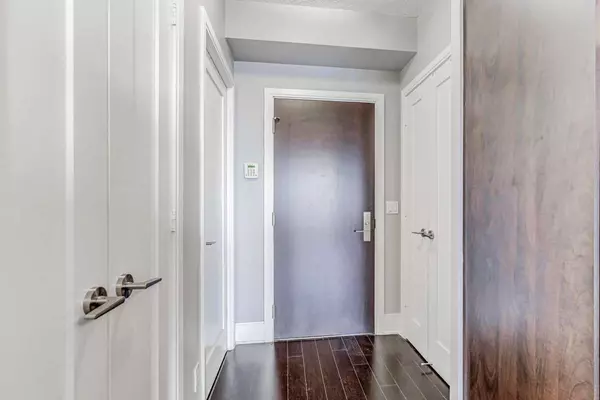 Toronto C10, ON M4P 1T7,25 Broadway AVE #1808