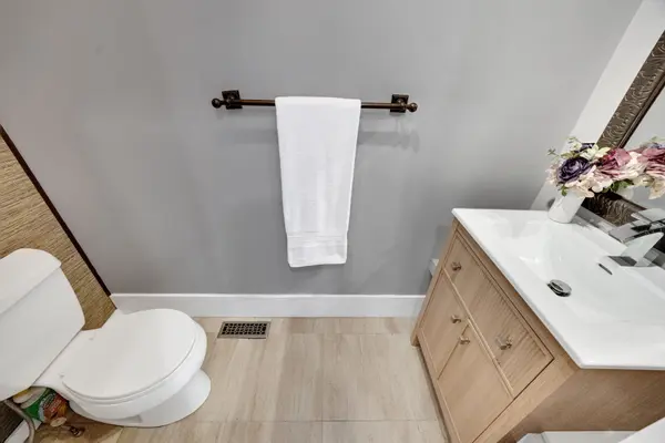 284 Rimmington DR, Oakville, ON L6H 3N5