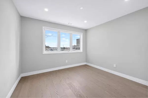 Toronto E11, ON M1B 5Y7,29 Rosebank DR #807