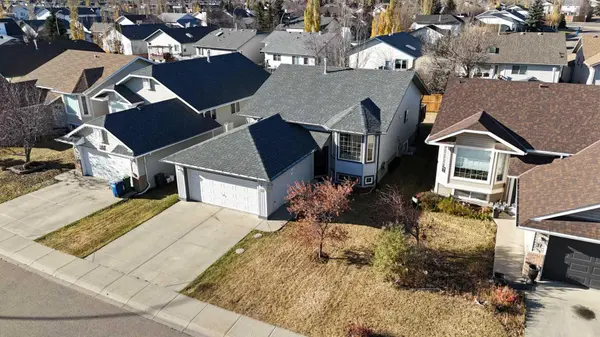 33 Willowbrook CRES NW, Airdrie, AB T4B 2S4