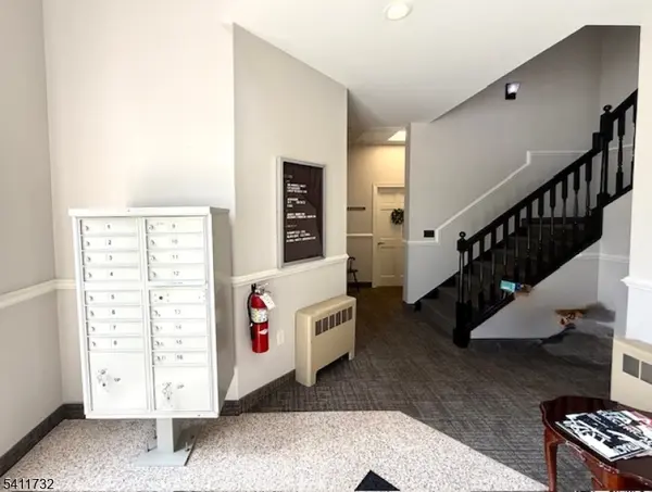 699 Washington St, Hackettstown Town, NJ 07840